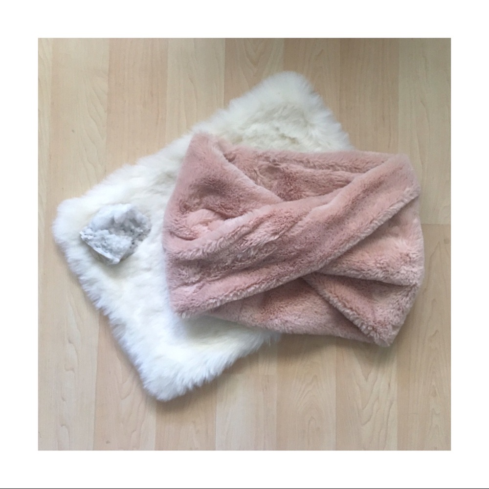 NWOT Peach Faux Fur Eternity Scarf